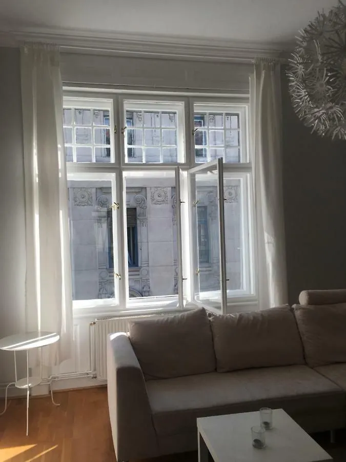 Alma'S Romantic Getaway Budapest