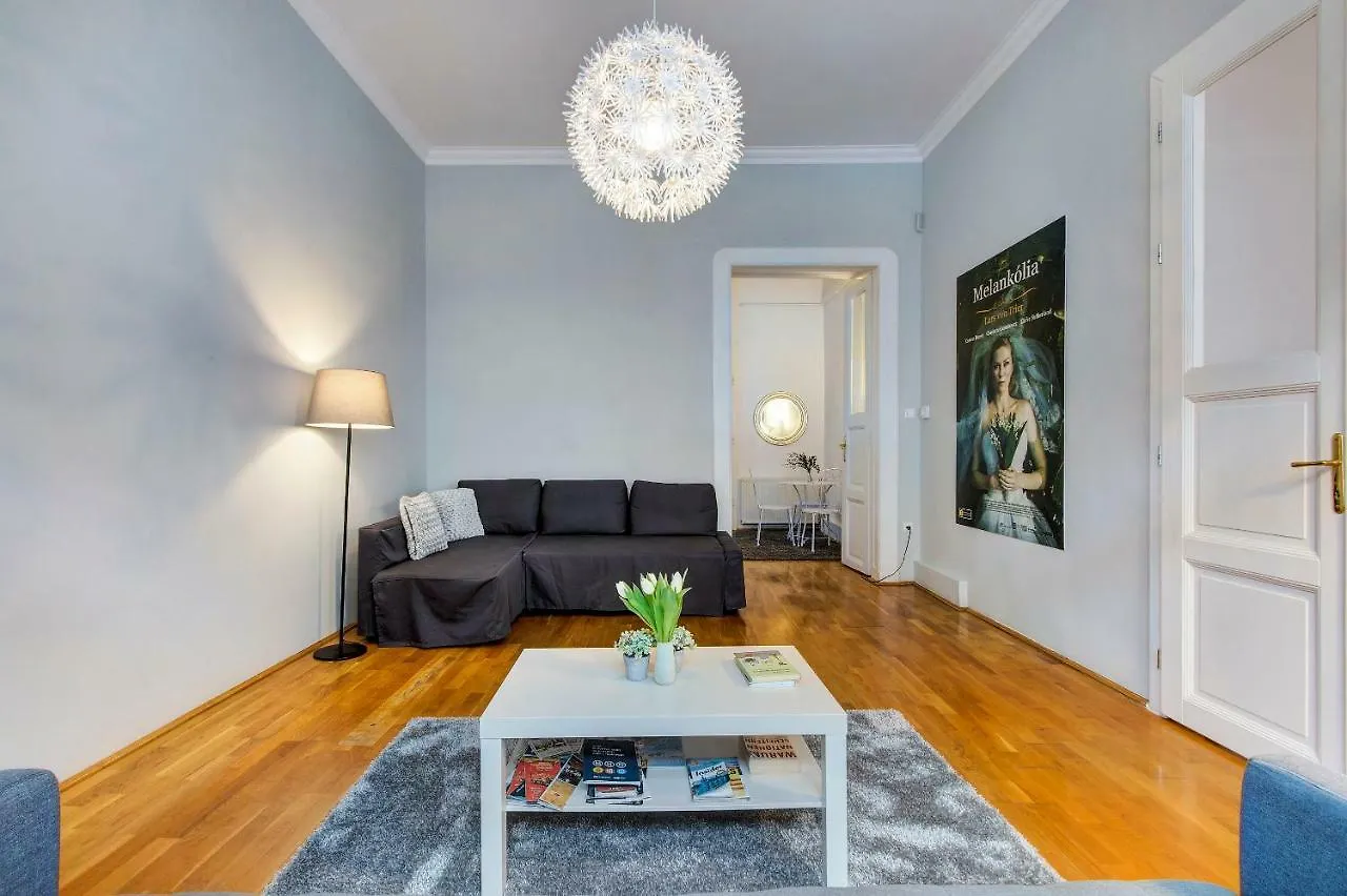 Alma'S Romantic Getaway Budapest Apartment