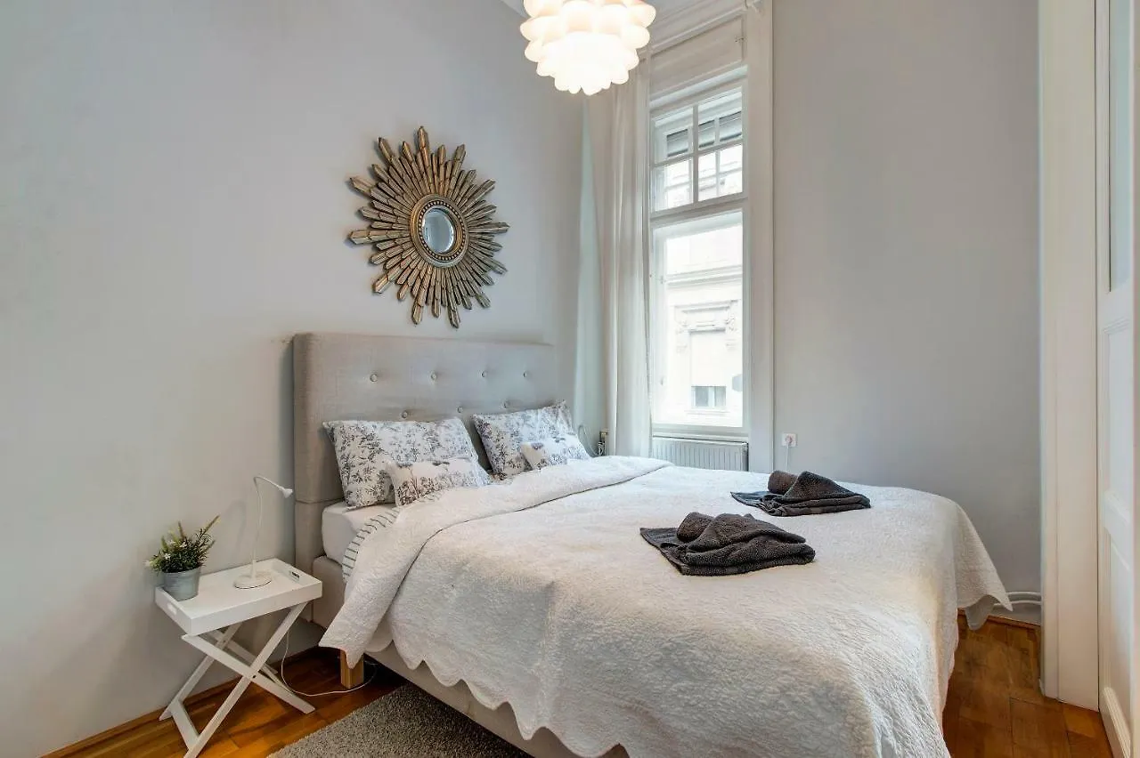 Apartment Alma'S Romantic Getaway Budapest